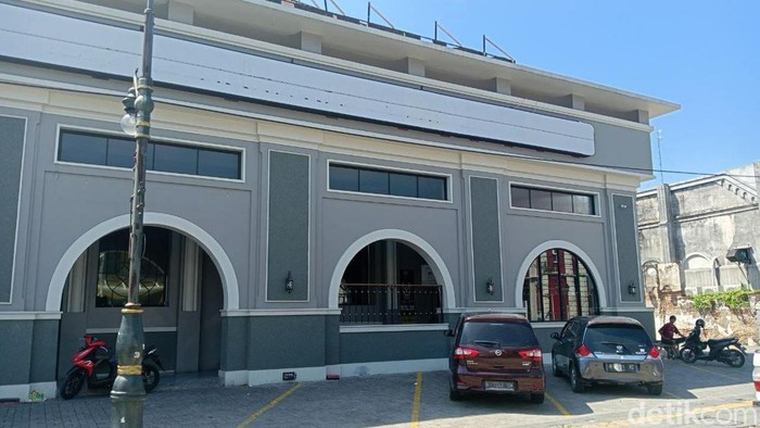 Suasana Holywings Semarang yang sudah ditutup dan dicopot plangnya, Rabu (29/6/2022). Suasana Holywings Semarang yang sudah ditutup dan dicopot plangnya, Rabu (29/6/2022).