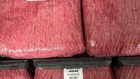 Kalau sedang lapar, melihat kain pel ini mirip seperti daging cincang yang dijual di supermarket, ya? Banyak yang menyebut kain pel ini mirip seperti topping daging spaghetti. Foto: Site News/Pool