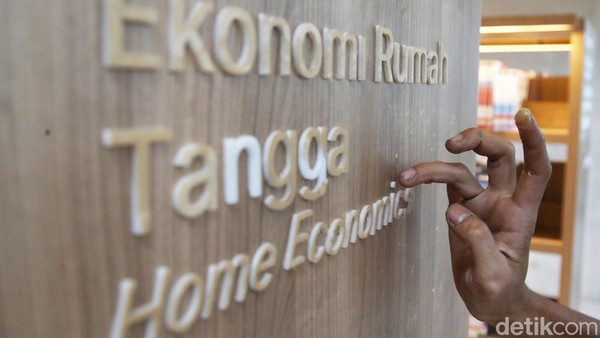 Diketahui, Perpustakaan Umum Daerah Provinsi DKI Jakarta memiliki 38.000 koleksi buku dari berbagai genre. Diketahui, Perpustakaan Umum Daerah Provinsi DKI Jakarta memiliki 38.000 koleksi buku dari berbagai genre.Â