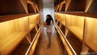 Perpustakaan buka setiap hari pukul 09.00-17.00 WIB dan gratis kok. Sebelum berkunjung kamu harus daftar dulu ke perpustakaan.jakarta.go.id ( Pradita Utama)