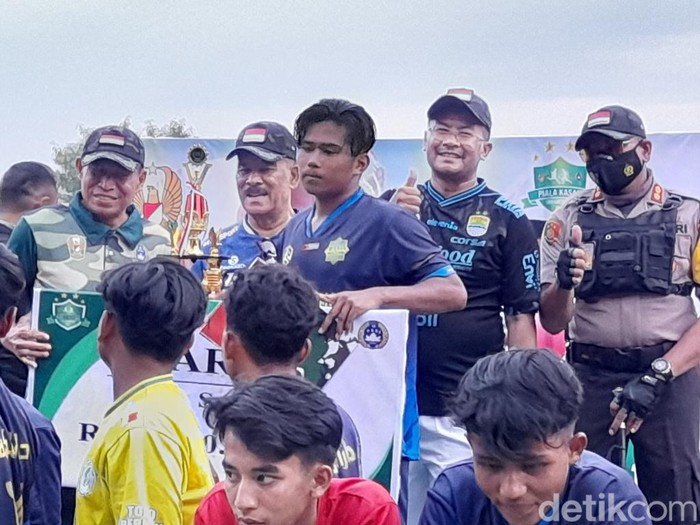 Umuh Muchtar saat menghadiri Liga Santri 2022 di Sumedang.
