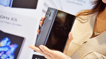 Vivo X Fold juga disempurnakan dengan baterai tahan lama berkapasitas 4.600mAh, yang dapat mendukung hingga 20,55 jam panggilan non-stop, 12 jam konferensi video, dan 8 jam aktivitas gaming. Foto: Adi Fida Rahman/detikINET