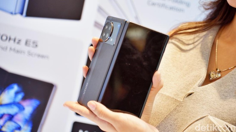 Vivo X Fold
