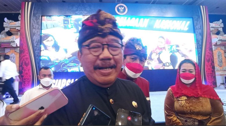 Wakil Gubernur (Wagub) Bali Tjokorda Oka Artha Ardhana Sukawati (Cok Ace) saat ditemui wartawan usai menjadi pembicara dalam dialog kebangsaan dan deklarasi kesiapsiagaan nasional yang diadakan Badan Nasional Penanggulangan Terorisme (BNPT) di Kabupaten Badung, Rabu (29/6/2022). Wagub Bali Tjokorda Oka Artha Ardhana Sukawati (Cok Ace) saat ditemui wartawan usai menjadi pembicara dalam dialog kebangsaan dan deklarasi kesiapsiagaan nasional yang diadakan Badan Nasional Penanggulangan Terorisme (BNPT) di Kabupaten Badung, Rabu (29/6/2022).