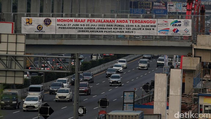 Ada Proyek Girder Kereta Cepat, Lalin Tol Japek Direkayasa Ada Proyek Girder Kereta Cepat, Lalin Tol Japek Direkayasa