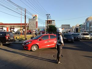 Antrean Isi BBM Bikin Macet Jalan di Manado, Layanan SPBU Disorot