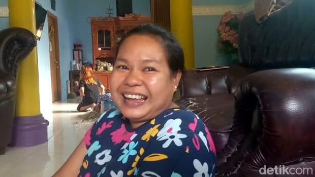 Asmaul Husna, emak-emak di Lamongan yang viral menutupi pelat motor dengan CD