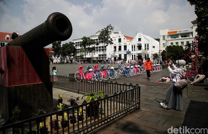 Asyiknya Menikmati Libur Sekolah di Kota Tua Musim libur sekolah telah tiba. Kota Tua pun menjadi destinasi alternatif bagi warga Jakarta.