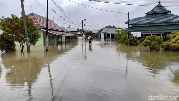 Banjir meremdam rumah di Bengkulu