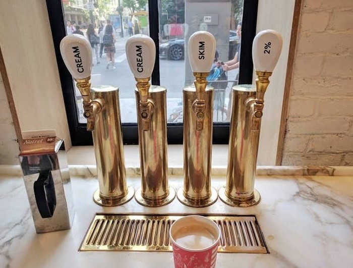 Barang unik di kedai kopi