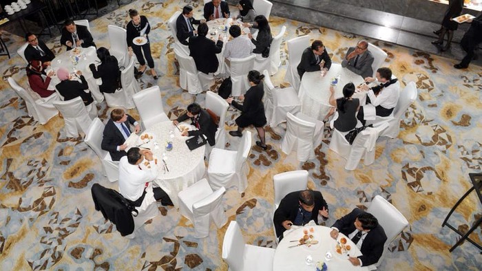 Indonesia memiliki peluang investasi yang sangat besar. Indonesia Investment Forum By Sector Series digelar secara rutin di Singapura, Hongkong, New York dan banyak pusat investasi global lainnya di dunia.