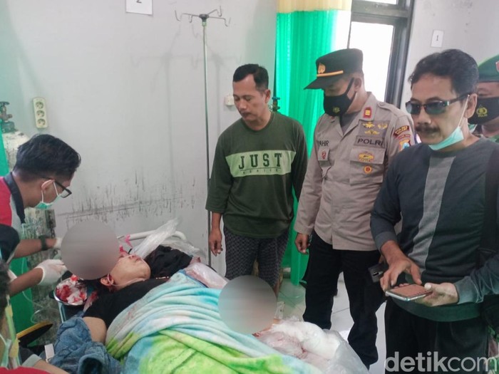 Binti Rokhani dirawat di RS usai dibacok suaminya di Ngawi