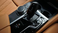 Di bagian interior lebih premium dengan upholstery baru juga interior trim baru (Finisher trim interior M Aluminium Rhombicle Smoke Grey dengan finishing trim Pearl Chrome dan jok yang dibalut Sensatec, perforated). Teknologi yang canggih meliputi Remote Engine Start, Parking Assistant dan Driving Assistant juga turut hadir untuk memudahkan pada saat sebelum dan saat perjalanan. Secara umum, BMW 530i Touring M Sport merupakan gabungan sempurna antara sporty yang fungsionalitas, dan tetap elegan serta nyaman.  