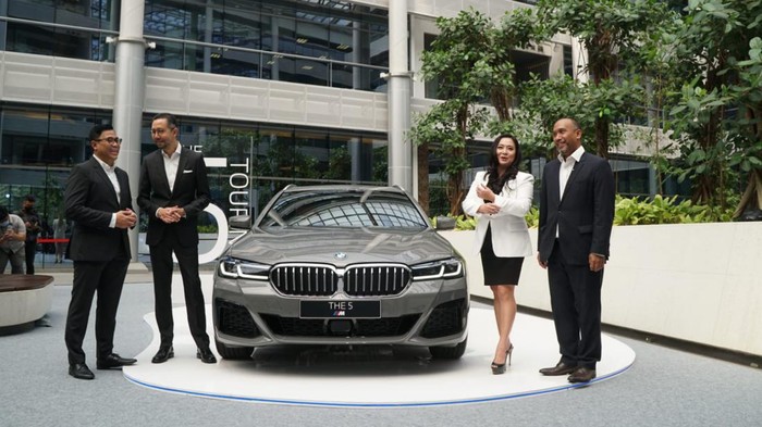 BMW Group Indonesia kembali menghadirkan mobil baru dengan gaya wagon atau BMW menyebutnya versi Touring. Seri 5 Touring ini berbagi basis dengan Seri 5 versi sedan.
