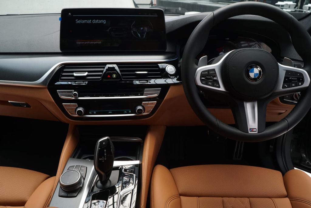BMW Group Indonesia kembali menghadirkan mobil baru dengan gaya wagon atau BMW menyebutnya versi Touring. Seri 5 Touring ini berbagi basis dengan Seri 5 versi sedan.