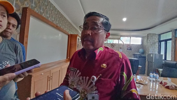 Bupati Kepulauan Seribu Junaedi
