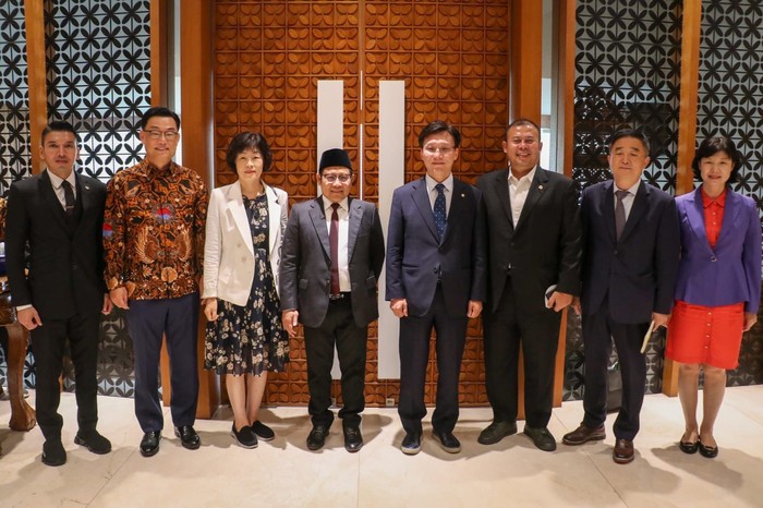 Ketua Umum Partai Kebangkitan Bangsa (PKB) sekaligus Wakil Ketua DPR RI Abdul Muhaimin Iskandar (Cak Imin) menerima kunjungan Ketua Komite dan Kesejahteraan Majelis Nasional Korea Selatan di komplek DPR RI, Kamis, (30/6/2022).
