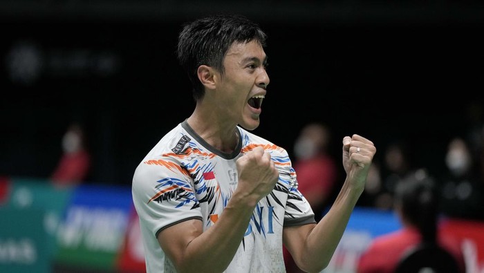 Indonesias Shesar Hiren Rhustavito, reacts after winning against Malaysias Lee Zii Jia during their mens singles second round match at the Malaysia Open badminton tournament in Kuala Lumpur, Malaysia, Thursday, June 30, 2022. (AP Photo/Vincent Thian)
