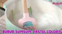 Bukan hanya pada desain dapurnya saja, warna pastel juga dipilih Ayu Dewi untuk alat masaknya. Seperti pada panci dan spatula miliknya ini. Foto: YouTube Mrs Ayu Dewi