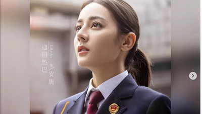 7 Pesona Dilraba Dilmurat, Wanita Tercantik di Dunia Pakai Seragam Jaksa