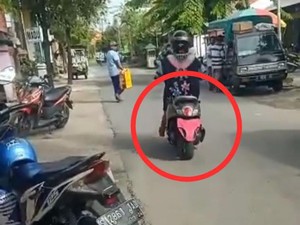 Emak-emak Tutup Nopol Pakai CD hingga Diangkat Jadi Duta ETLE
