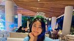 Gaya Kece Ayu Anjani Saat Kulineran hingga Piknik di Pantai