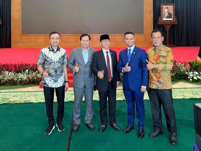 Wakil Bupati Blitar Rahmat Santoso menghadiri pelantikan Wakil Ketua Umum Partai Amanat Nasional (PAN) Yandri Susanto sebagai Wakil Ketua MPR  RI menggantikan Ketua Umum PAN Zulkifli Hasan yang sudah ditunjuk Presiden Joko Widodo menjadi Menteri Perdagangan. Dia menilai Yandri sebagai sosok mumpuni menggantikan Zulkifli Hasan sebagai Wakil Ketua MPR