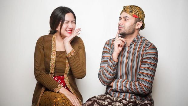 Helmy Syah bersama Vicky Shu.