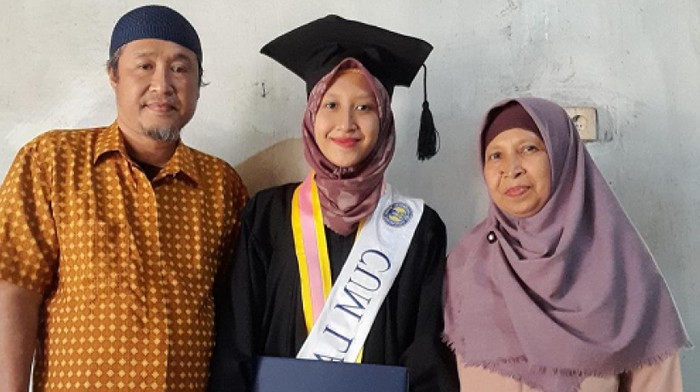 mahasiswa program studi Pendidikan Akuntansi Fakultas Ekonomi UNY. Ia lulus mengantongi IPK 3,87 dengan segudang prestasi.