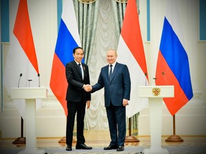 Budiman Sudjatmiko Bandingkan Saat Putin Terima Jokowi dan Macron