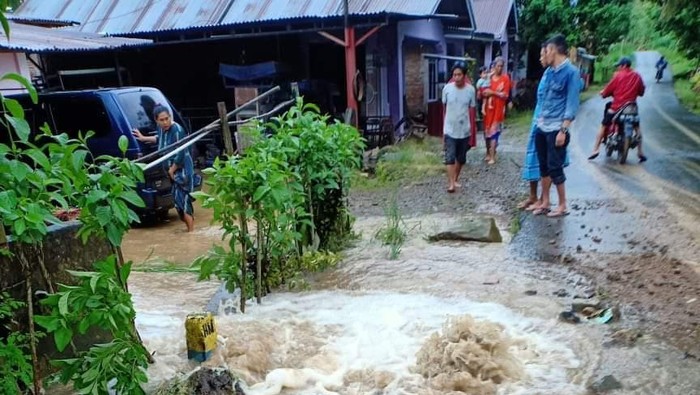 Kebocoran pipa air di Sinjai, Sulsel.