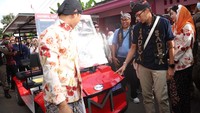 Mobil listrik yang ditumpangi Bupati Mas Ipin, Sandiaga Uno dan Ketua TP PKK Kabupaten Trenggalek Novita Hardini itu, merupakan hasil rakitan para siswa SMK Muhammadiyah Watulimo, Kabupaten Trenggalek. Mobil berwarna merah itu penampakannya mirip buggy car, mobil yang biasa dipakai di arena golf.