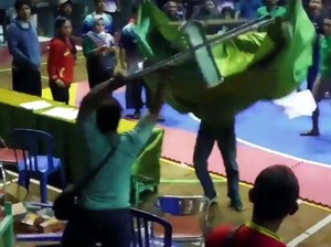 Ricuh Pertandingan Silat Porprov Jatim, Meja Dilempar!