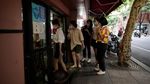 Lockdown Dicabut, Warga Shangai Ramai-ramai Makan di Restoran