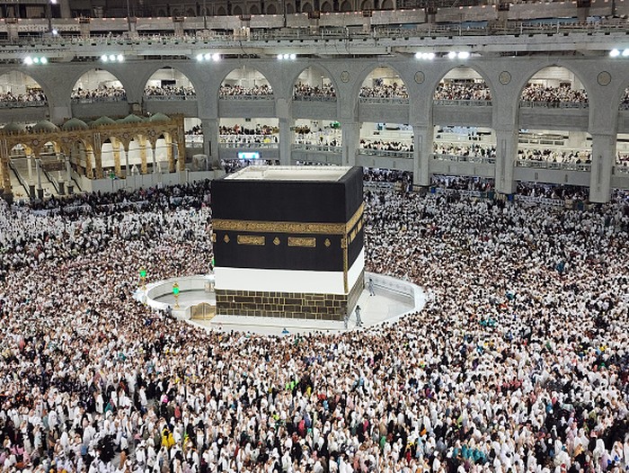 MECCA, SAUDI ARABIA - JUNE 29: Hundreds of thousands of prospective Hajj pilgrims circumambulate the Kaaba with praying on June 29, 2022 in Mecca, Saudi Arabia. The pilgrimage, which could not be made for two years due to the Covid-19 pandemic, continues with the arrival of Muslims to the Kaaba, after easing the restrictions. (Photo by Ashraf Amra/Anadolu Agency via Getty Images)