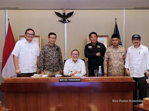Bertemu Mendag Zulhas, Petani Keluhkan Harga TBS Masih Anjlok
