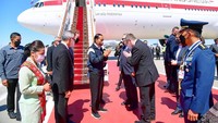 Kedatangan Jokowi ini disambut pejabat Federasi Rusia, antara lain Kepala Protokol Negara Federasi Rusia Igor Viktorovich Bogdashev dan Wakil Menteri Luar Negeri Federasi Rusia Mikhail Bogdanov.
