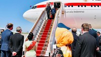 Dari bandara, Jokowi dan Ibu Negara Iriana beserta rombongan akan menuju hotel tempat transit sebelum menuju Kremlin untuk bertemu Putin.