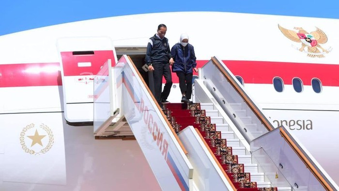 Momen Jokowi Tiba di Moskow Rusia MOSCOW, RUSSIA - JUNE 30: (----EDITORIAL USE ONLY â MANDATORY CREDIT -