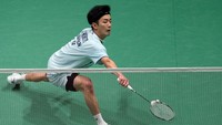 Nishimoto sempat menipiskan jarak di 13-14, sebelum Jonatan Christie mengunci gim pertama 21-18.