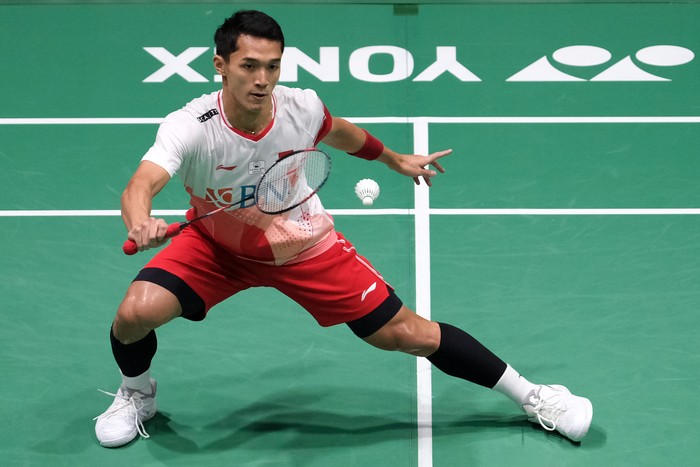 KUALA LUMPUR, MALAYSIA - JUNE 30:  Jonatan Christie of Indonesia in action against Kenta Nishimota of Japan in their mens singles second round match on day three of the Petronas Malaysia Open at Axiata Arena on June 30, 2022 in Kuala Lumpur, Malaysia. (Photo by How Foo Yeen/Getty Images)