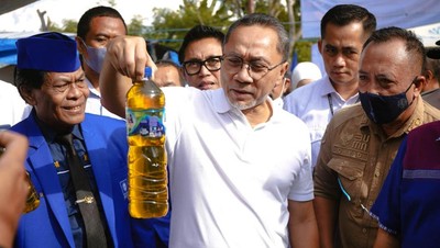 Momen Mendag Zulhas Sidak Harga Minyak Goreng Curah di Donggala