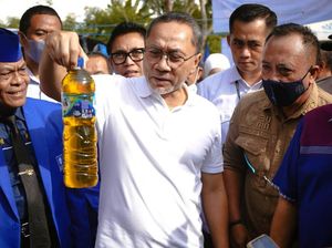 Momen Mendag Zulhas Sidak Harga Minyak Goreng Curah di Donggala