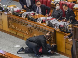 Waka Banggar DPR RI Ambruk di Depan Puan Maharani, Diduga Akibat Hipertensi
