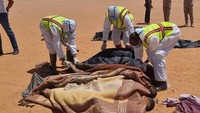 Dilansir dari Associated Press, sedikitnya 20 migran ditemukan tewas di Gurun Libya. Kelompok penyelamat menduga jika kelompok migran ini meninggal karena kehausan.  