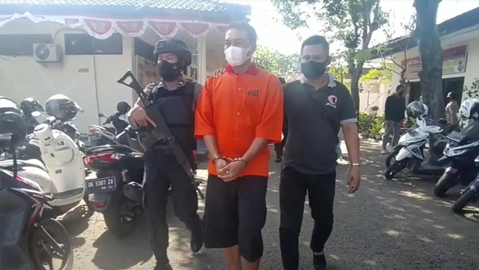 Tersangka Ketut Lanus Wartama (39), pecatan polisi yang ditangkap karena mengedarkan narkoba, Kamis (30/6/2022)