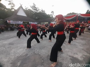 Bagaimana Cara Melakukan Tangkisan Atas dalam Pencak Silat?