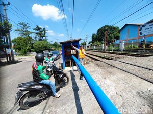 Dilema Palang Pintu Kereta Liar: Dibutuhkan tapi Langgar Aturan