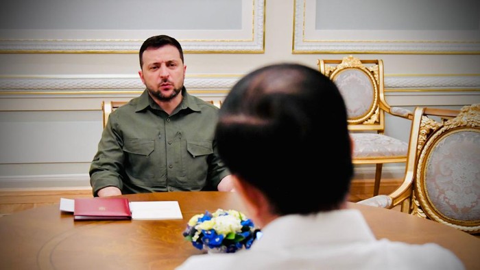 Presiden Jokowi dan Presiden Ukraina Volodymyr Zelensky (Laily Rachev - Biro Pers Sekretariat Presiden) Presiden Jokowi dan Presiden Ukraina Volodymyr Zelensky (Laily Rachev - Biro Pers Sekretariat Presiden)