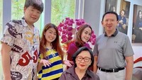 Tak hanya ulang tahun sang suami yang dirayakan, tapi Puput juga pernah merayakan ulang tahun orang tuanya. Kuenya berdesain bunga yang cantik. Foto: Instagram @puputnastitidevi